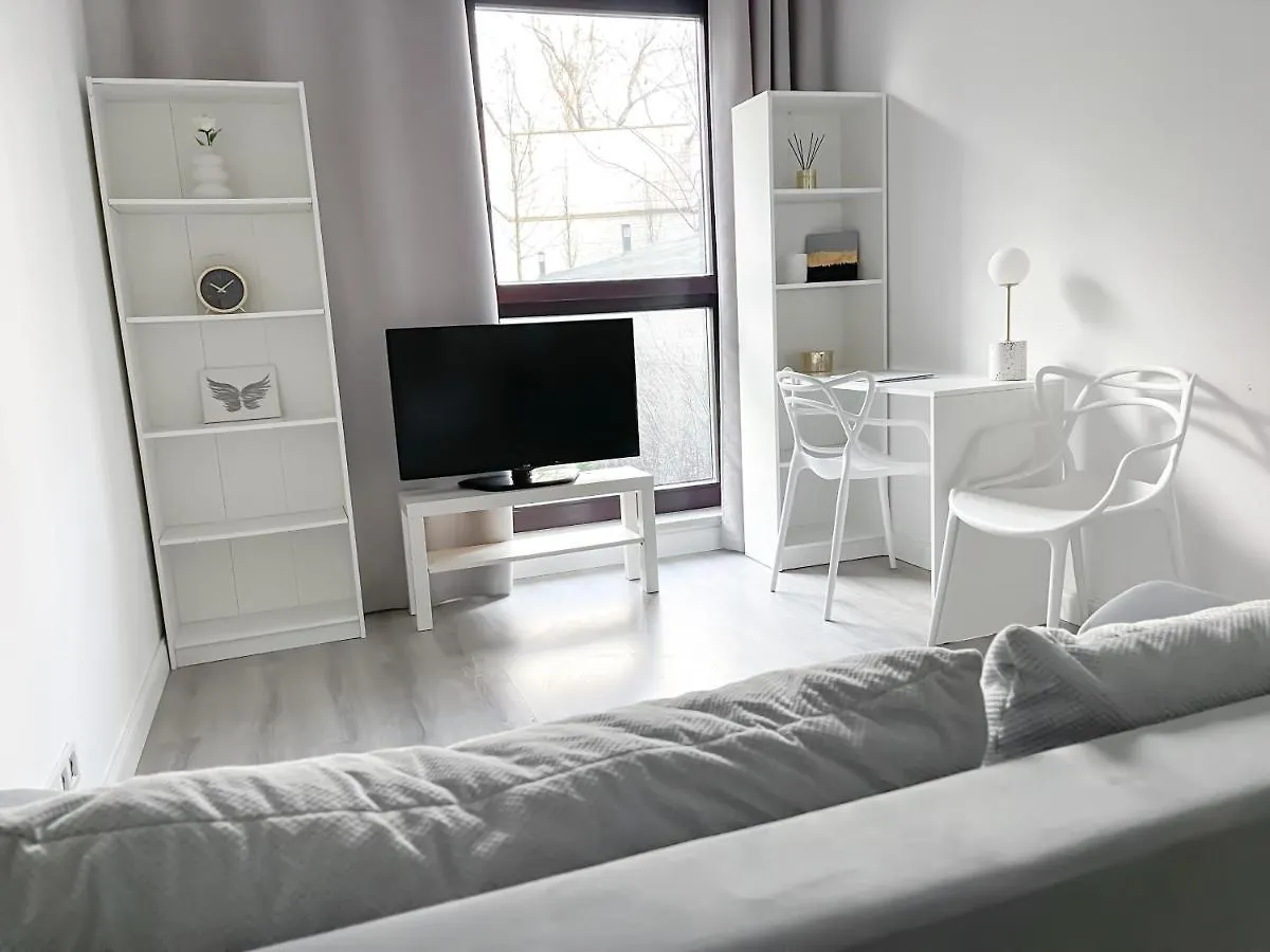 Metro, Apartament 3 Pokoje Z Ogrodkiem 80M2 Apartamento Varsóvia