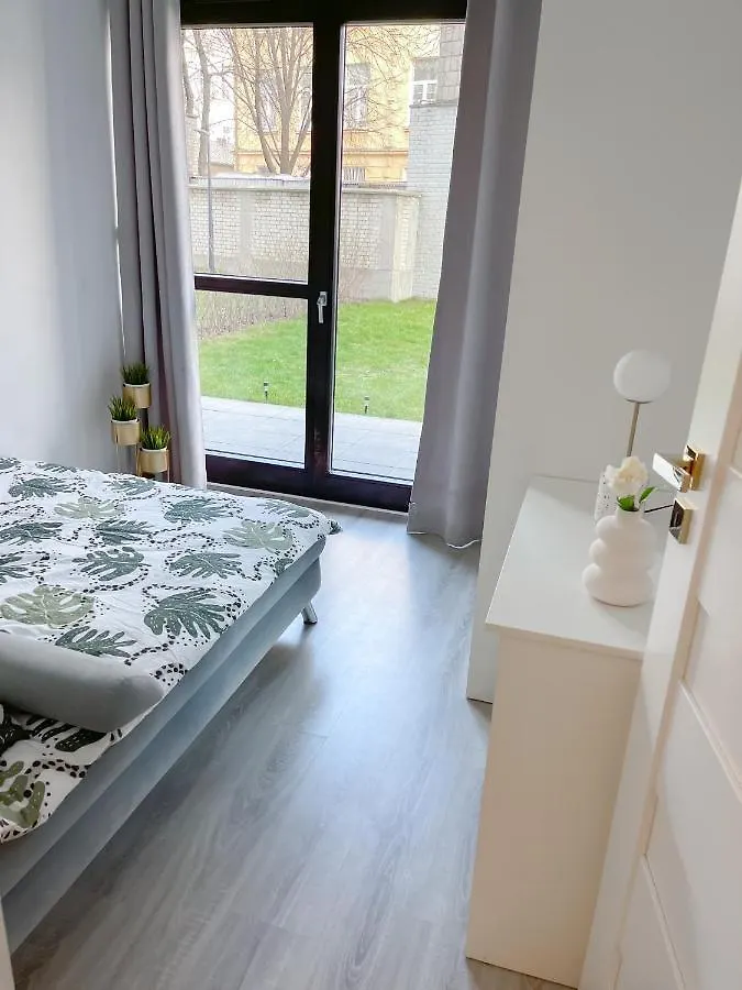 Metro, Apartament 3 Pokoje Z Ogrodkiem 80M2 Apartamento Varsóvia